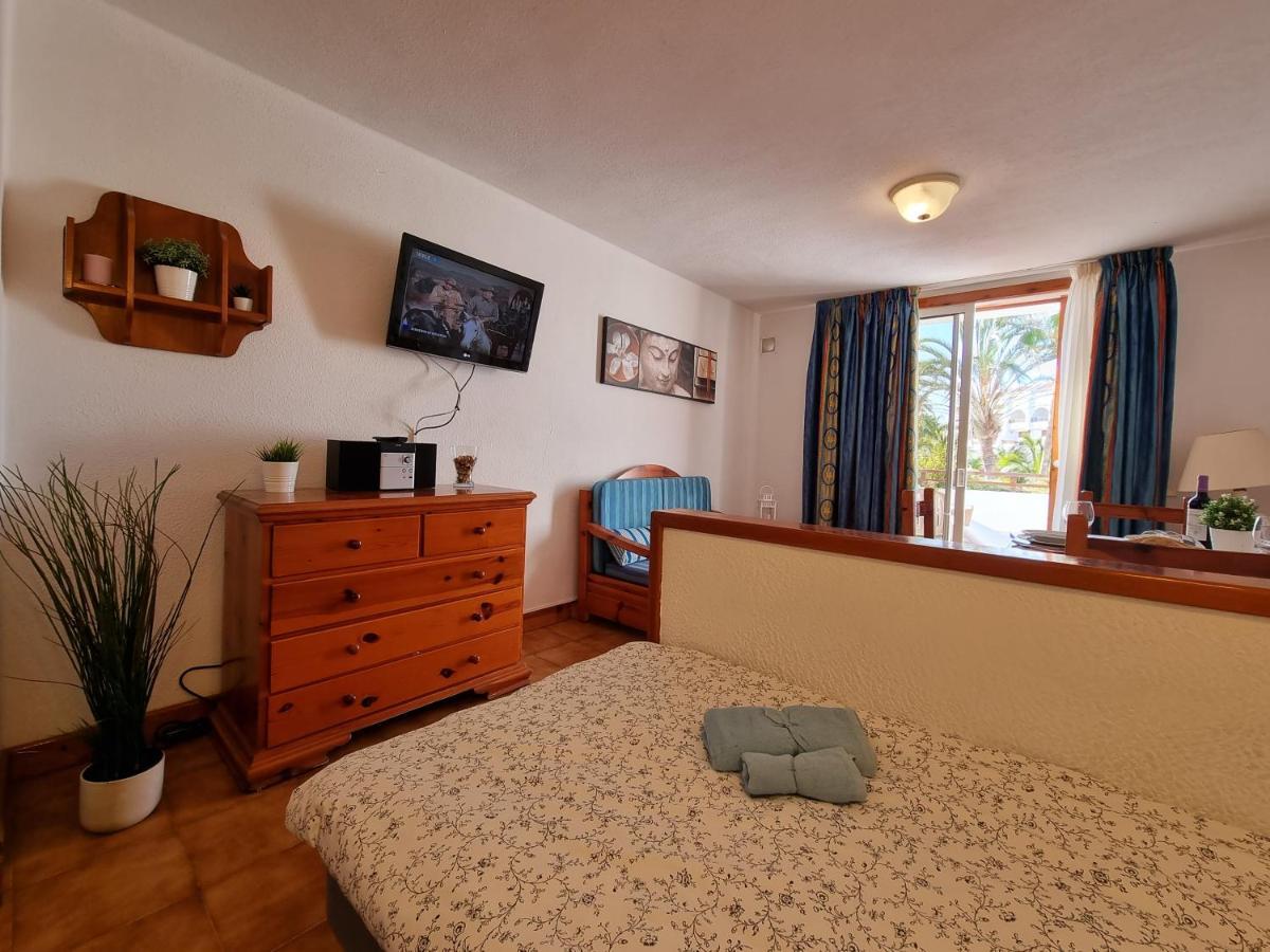 Studio Apartment No 1 Directly On The Beach And Sea, Terrace, Heated Pool, Wifi Playa de las Americas  Ngoại thất bức ảnh