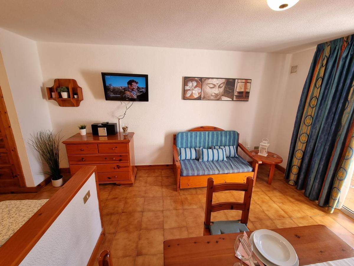 Studio Apartment No 1 Directly On The Beach And Sea, Terrace, Heated Pool, Wifi Playa de las Americas  Ngoại thất bức ảnh