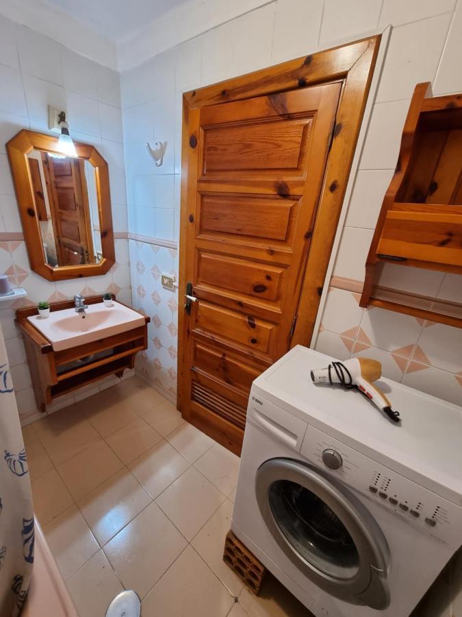 Studio Apartment No 1 Directly On The Beach And Sea, Terrace, Heated Pool, Wifi Playa de las Americas  Ngoại thất bức ảnh