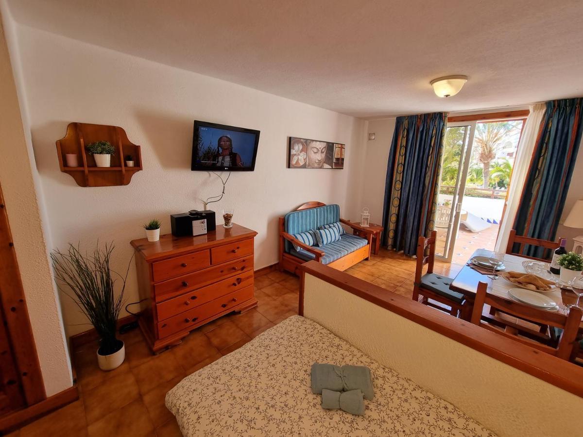 Studio Apartment No 1 Directly On The Beach And Sea, Terrace, Heated Pool, Wifi Playa de las Americas  Ngoại thất bức ảnh