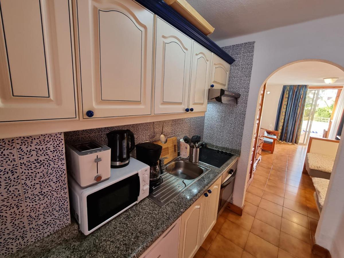 Studio Apartment No 1 Directly On The Beach And Sea, Terrace, Heated Pool, Wifi Playa de las Americas  Ngoại thất bức ảnh