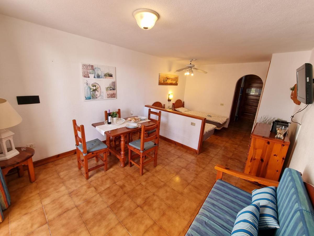 Studio Apartment No 1 Directly On The Beach And Sea, Terrace, Heated Pool, Wifi Playa de las Americas  Ngoại thất bức ảnh