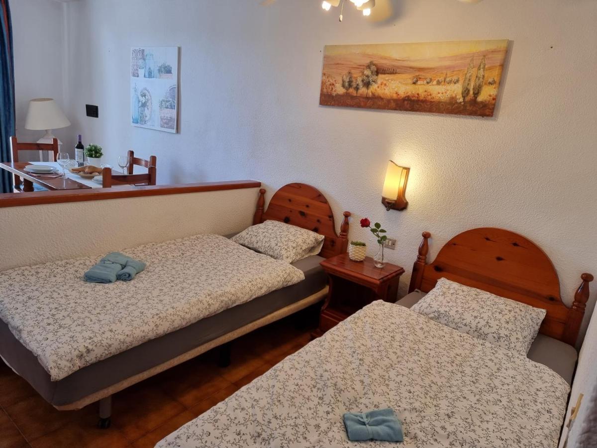 Studio Apartment No 1 Directly On The Beach And Sea, Terrace, Heated Pool, Wifi Playa de las Americas  Ngoại thất bức ảnh
