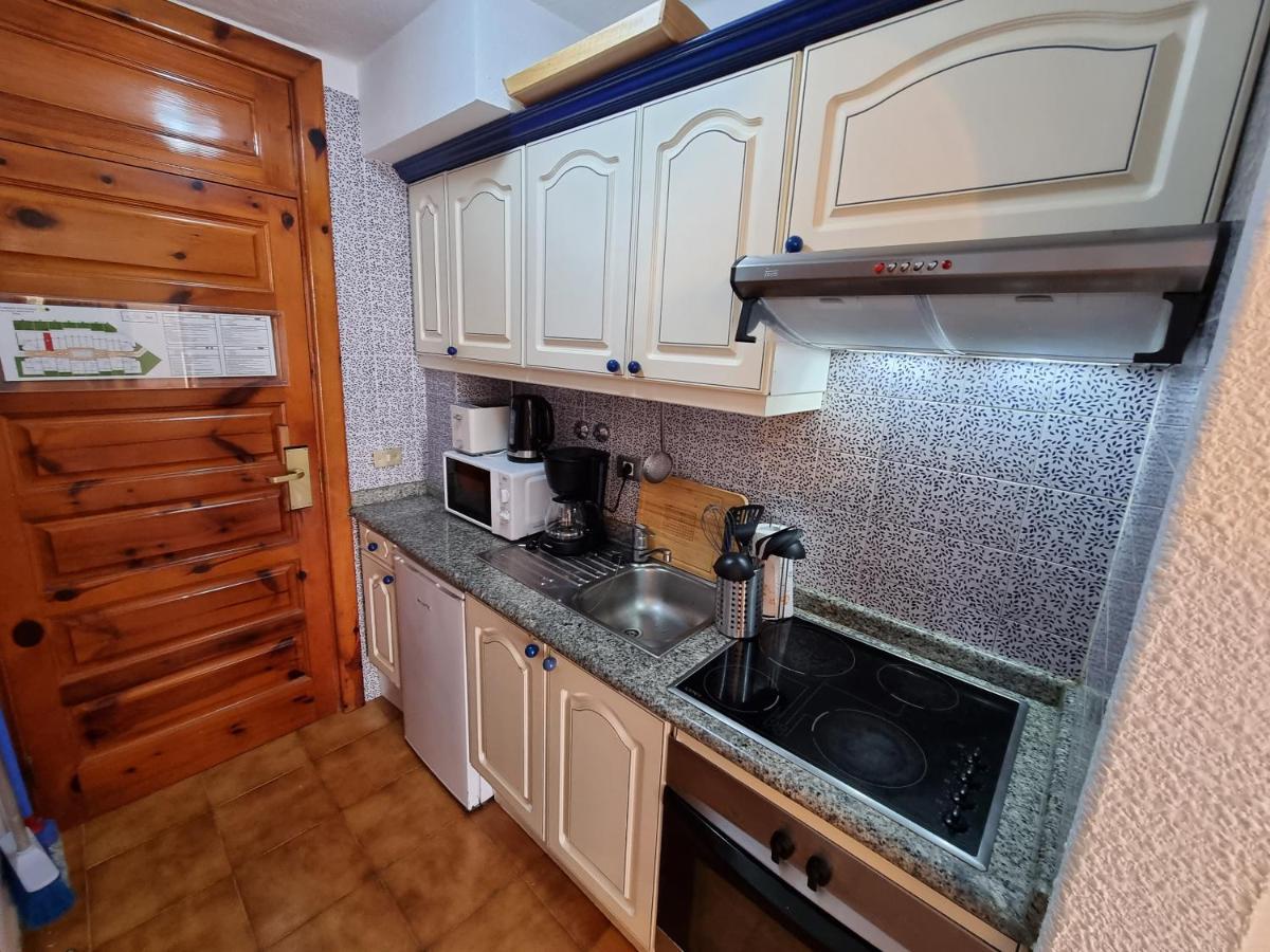 Studio Apartment No 1 Directly On The Beach And Sea, Terrace, Heated Pool, Wifi Playa de las Americas  Ngoại thất bức ảnh
