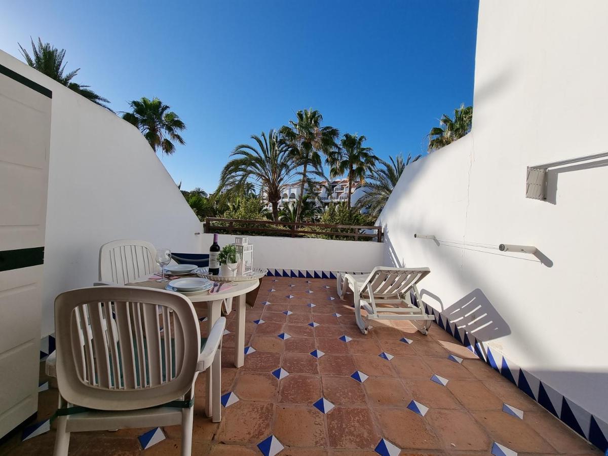 Studio Apartment No 1 Directly On The Beach And Sea, Terrace, Heated Pool, Wifi Playa de las Americas  Ngoại thất bức ảnh