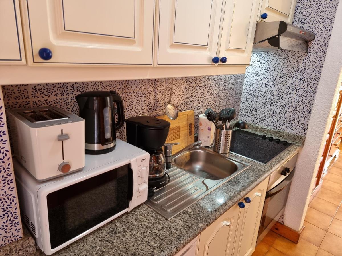 Studio Apartment No 1 Directly On The Beach And Sea, Terrace, Heated Pool, Wifi Playa de las Americas  Ngoại thất bức ảnh